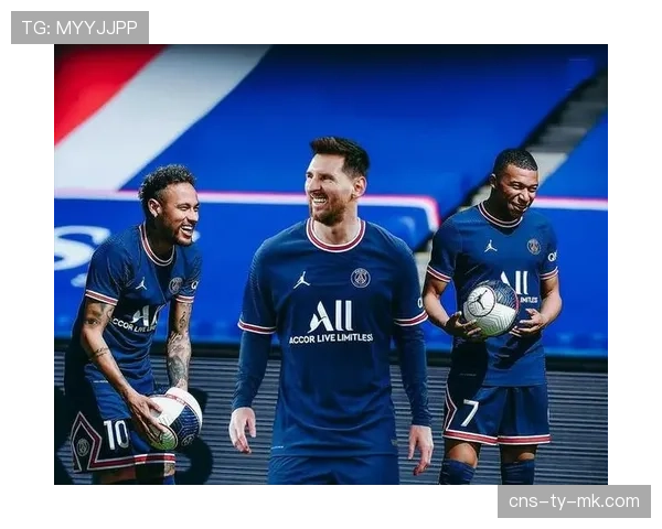 欧冠主题艺术展在巴黎开幕，展出来自各国球迷创作